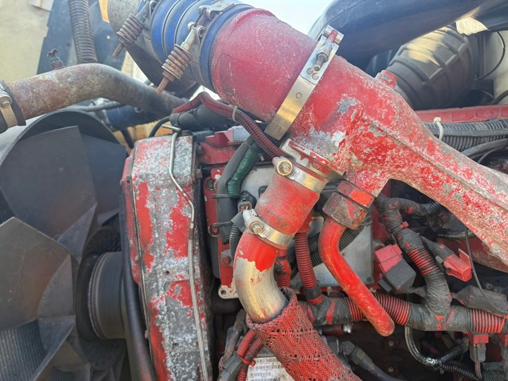 #1262-•-2004-international-9400i-6x4-sleeper-cab-truck-tractor-image-13