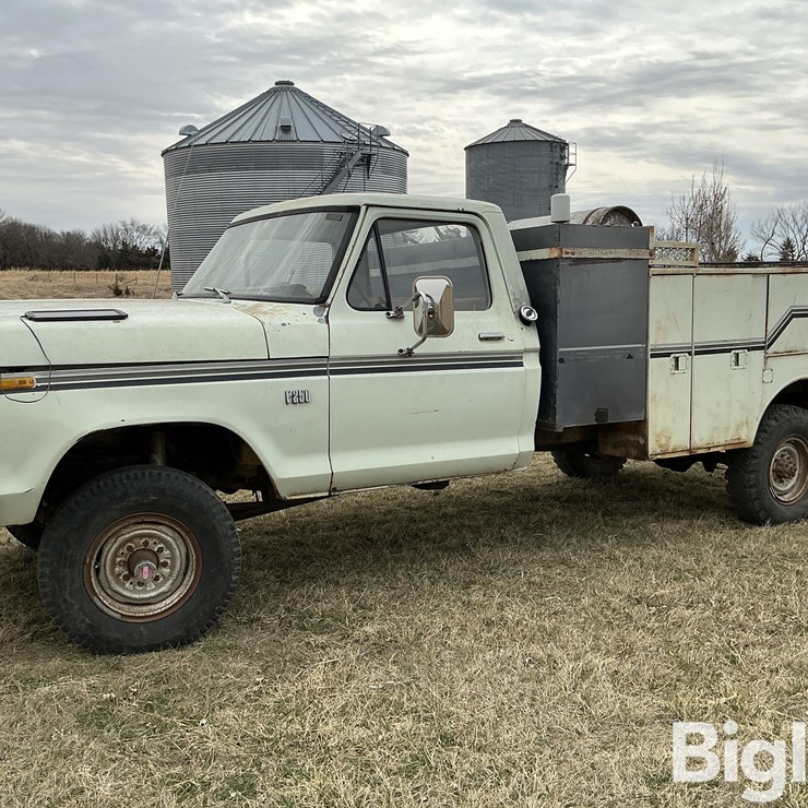 1975 FORD F250