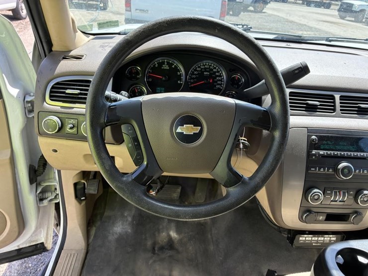 2014-chevrolet-tahoe-image-15