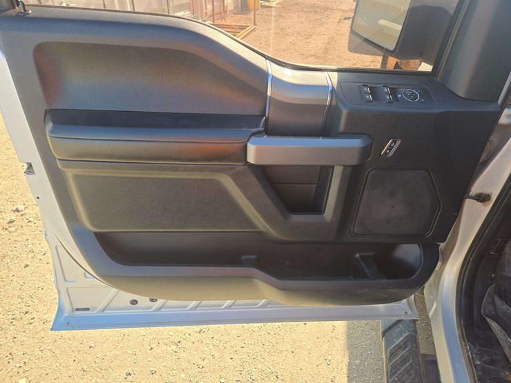 2017-ford-f150-xl-image-11