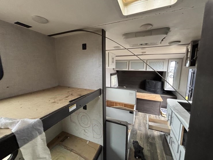 2020-bullet-bl1700bh20-travel-trailer-image-39