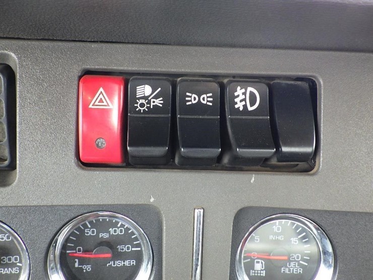 2017-kenworth-t800-image-74