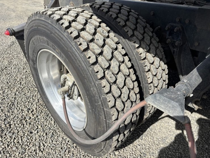 2013-kenworth-t800-image-12