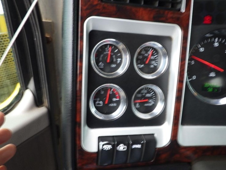 2016-kenworth-w900-image-85