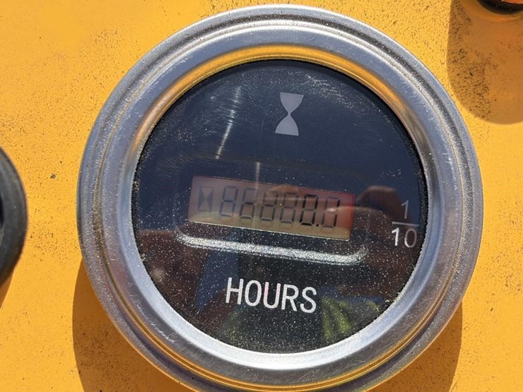 2026-zjg-zj-380-skid-steer-loader-image-11