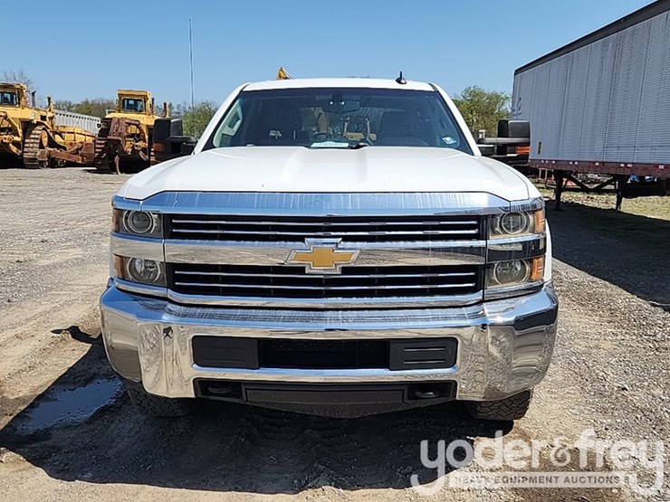 2017-chevrolet-silverado-2500hd-image-18