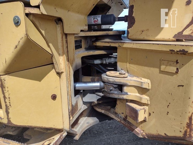 2011-caterpillar-525c-image-15