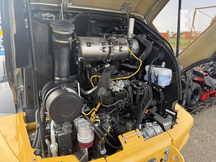 2023-deere-244l-image-17