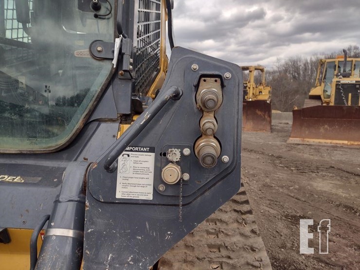 2020-deere-331g-image-30