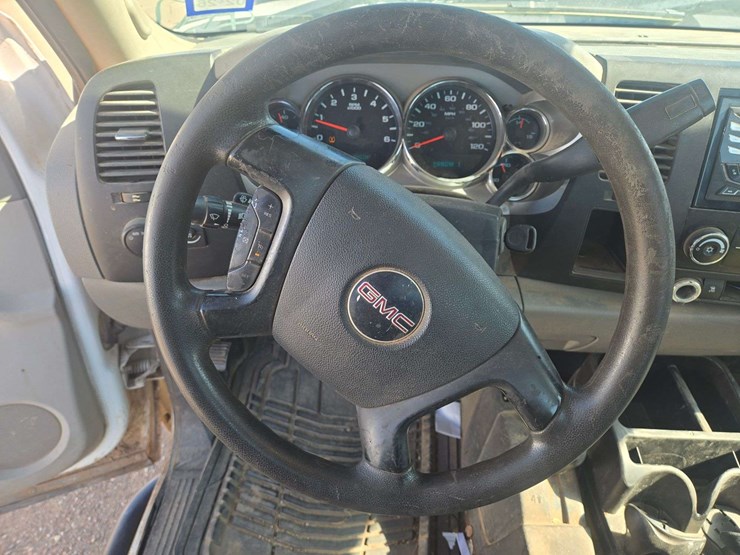 2011-gmc-sierra-2500-image-15