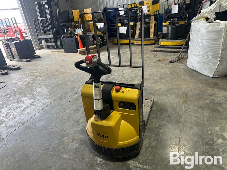 yale-mpb045vgn24t2634-electric-pallet-jack-image-6