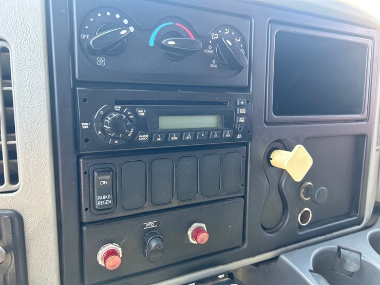 2013-international-durastar-4300-image-64