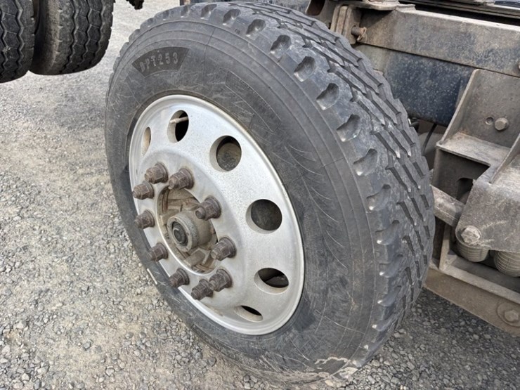 2019-kenworth-t880-image-13