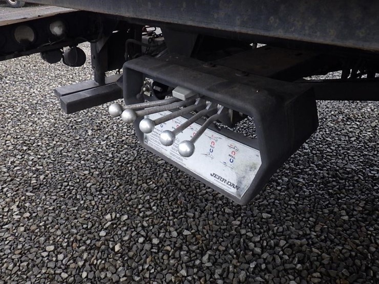 2012-freightliner-cascadia-125-image-19