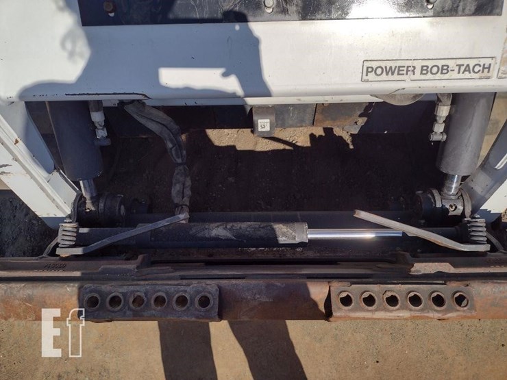 2010-bobcat-t190-image-21