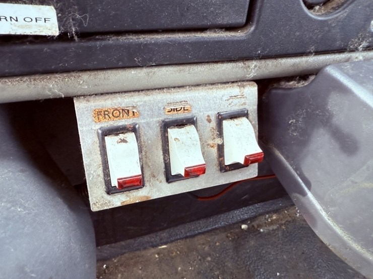 2013-international-7400-image-31