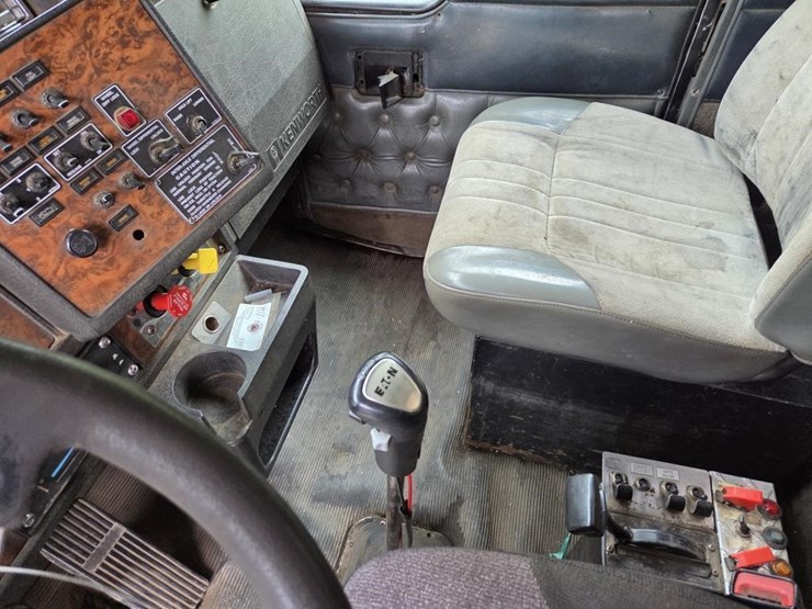 1999-kenworth-t800-image-7