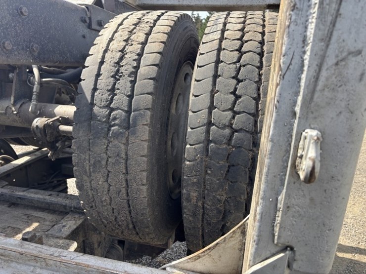 2000-peterbilt-378-image-45