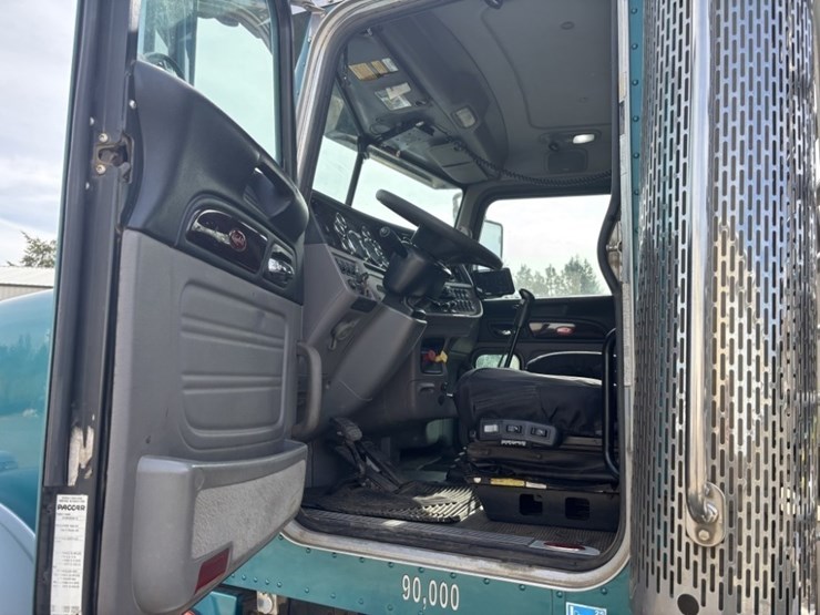 2018-peterbilt-367-image-28