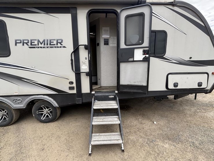 2020-premier-bl24rkpr20-travel-trailer-image-24