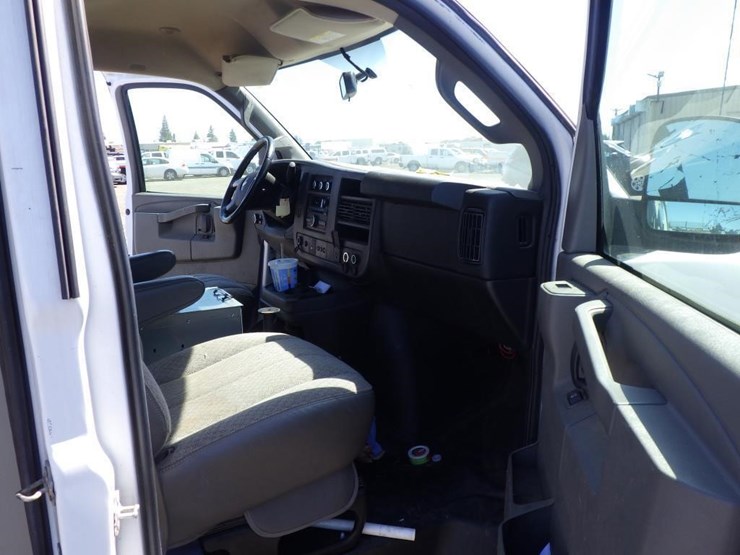 2016-chevrolet-express-2500-image-6