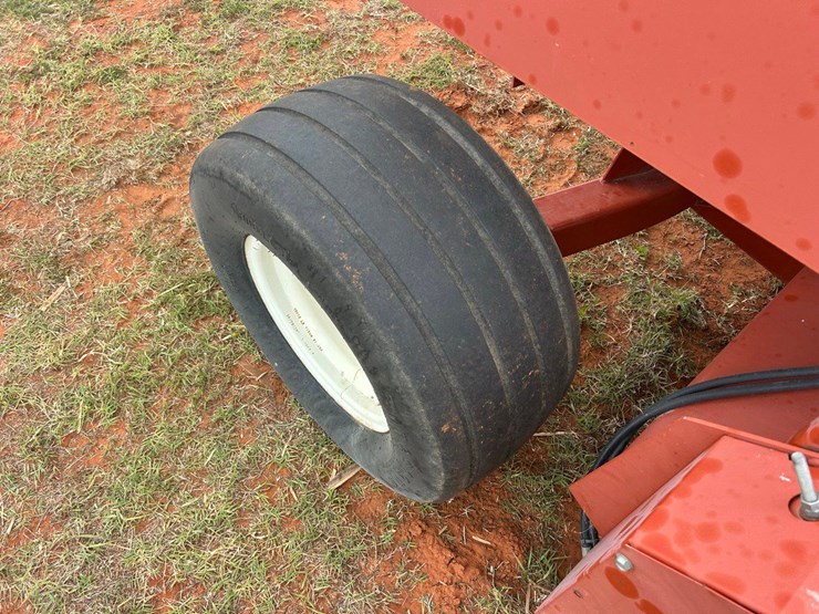 hesston-4590-image-12