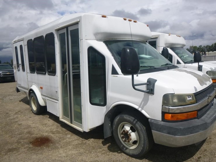 2009-chevrolet-3500-image-3