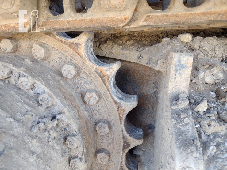 2014-deere-245g-lc-image-31