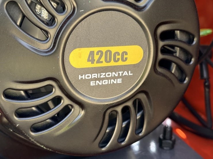 2026-zjg-zj-380-skid-steer-loader-image-9