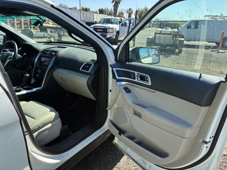 2012-ford-explorer-image-11