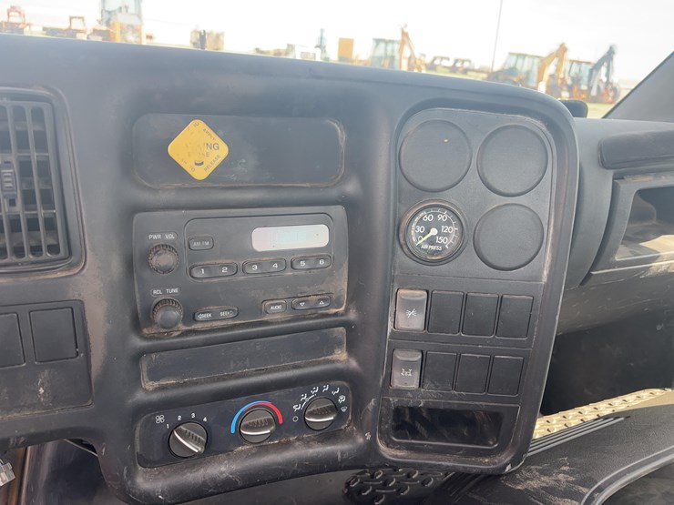 2006-gmc-7500-image-14