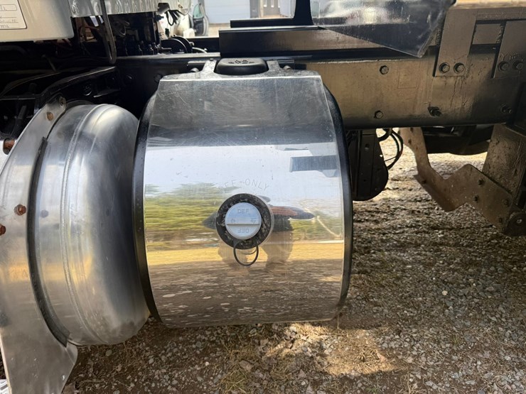 2015-peterbilt-579-image-28