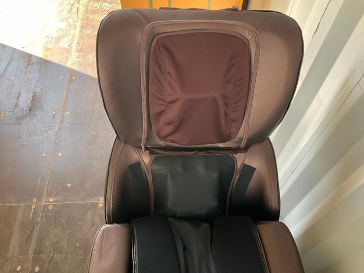 #970-•-unused-irmc-massage-chair*---middlebury,-in-image-2