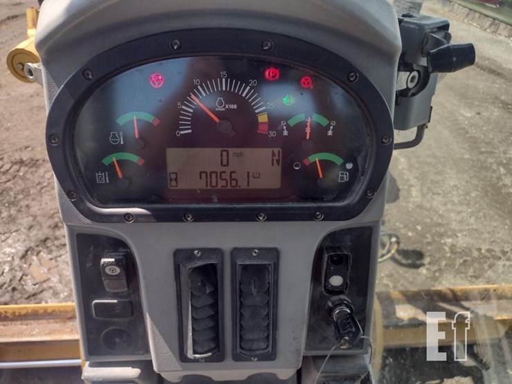 2010-caterpillar-120m-image-7