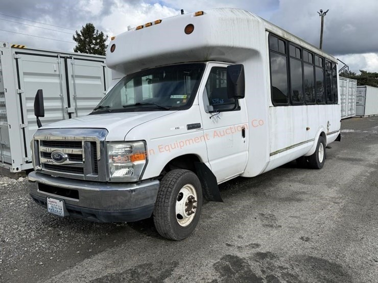 2010-ford-e450-image-1
