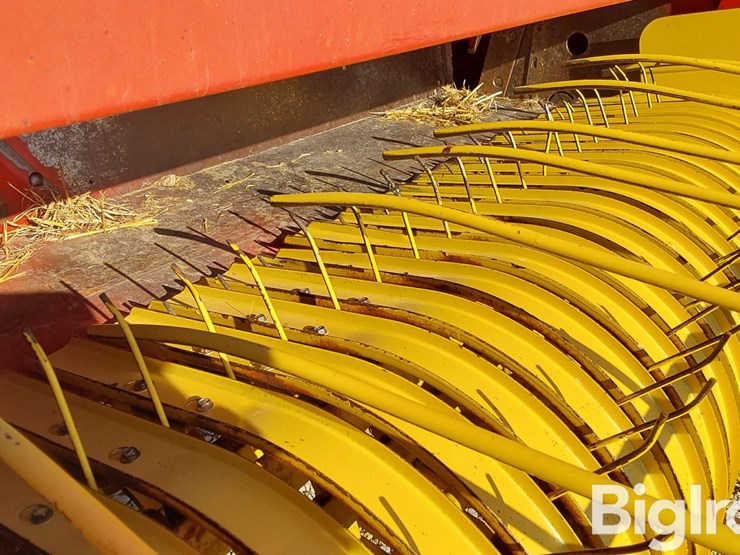 1990-new-holland-570-image-18