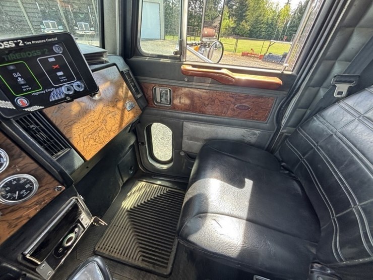 2000-peterbilt-378-image-40