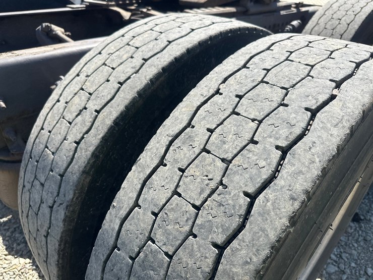 2014-massey-ferguson-8-image-72