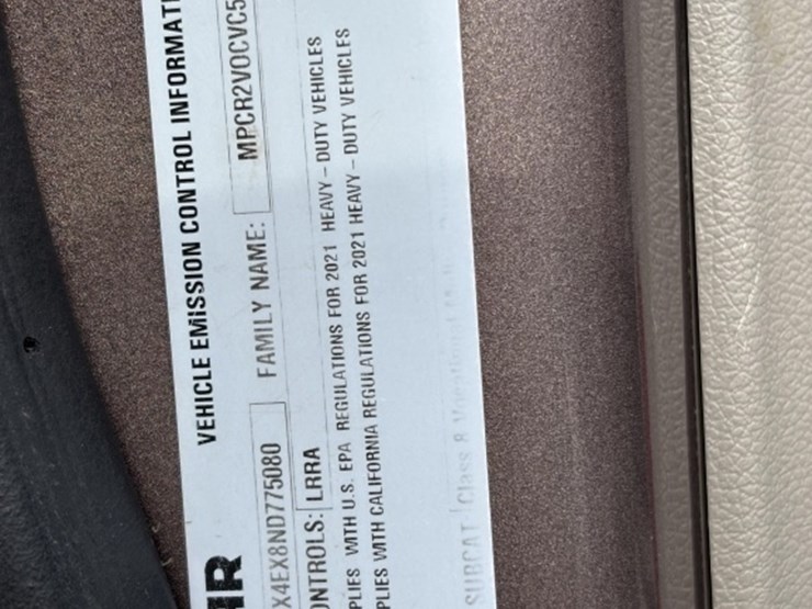 2022-peterbilt-567-image-42