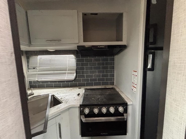 2020-premier-bl24rkpr20-travel-trailer-image-40