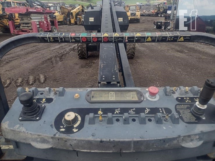 2013-jlg-800s-image-10