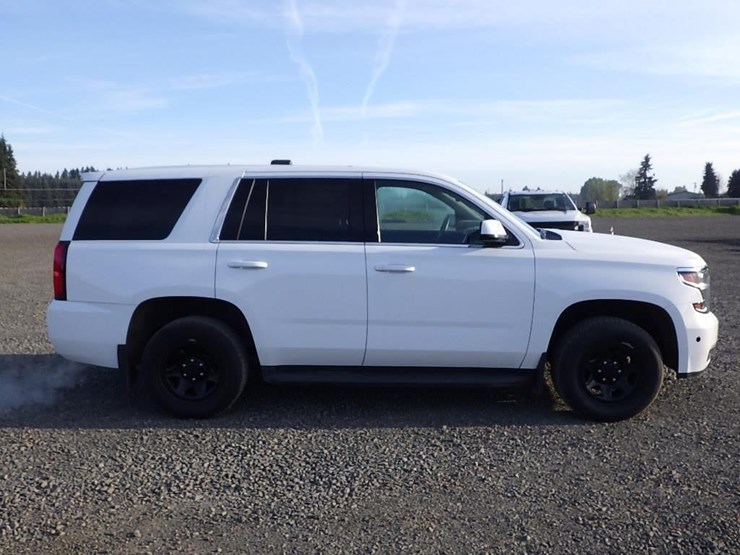 2017-chevrolet-tahoe-image-4