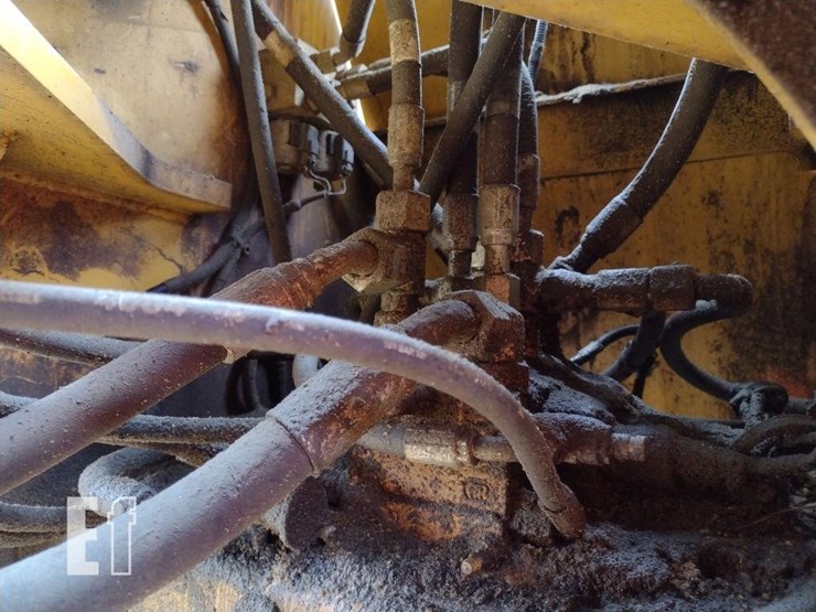 2015-caterpillar-914k-image-36