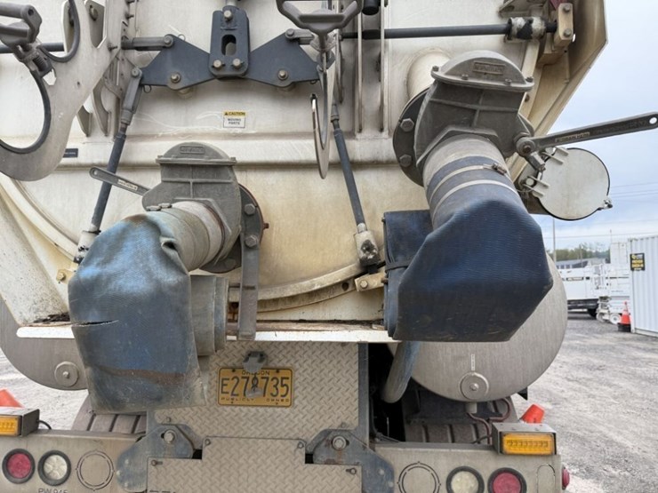 2012-international-7600-image-26