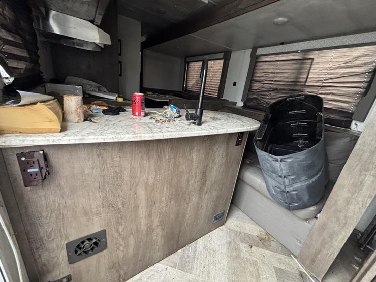 2020-wildwood-wdt282qbxl-ca-travel-trailer-image-28
