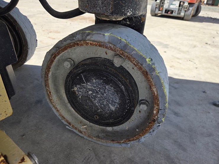 2017-jlg-1930es-image-29