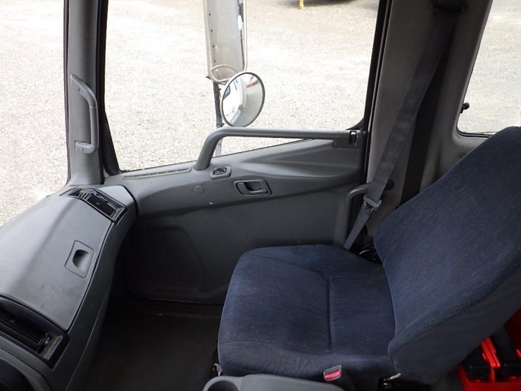 2006-mitsubishi-fuso-fm61f-image-31