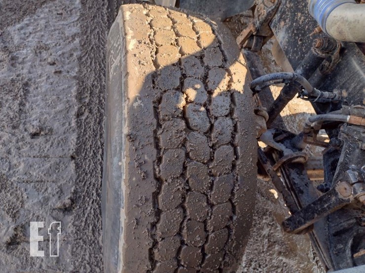 2012-freightliner-122sd-image-19