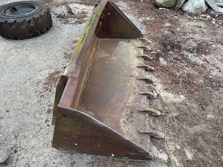 tooth-bucket-for-skid-steer-image-2