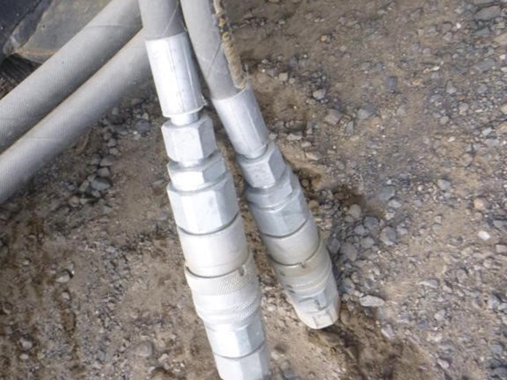 jct-72"-skid-steer-angle-broom-image-6